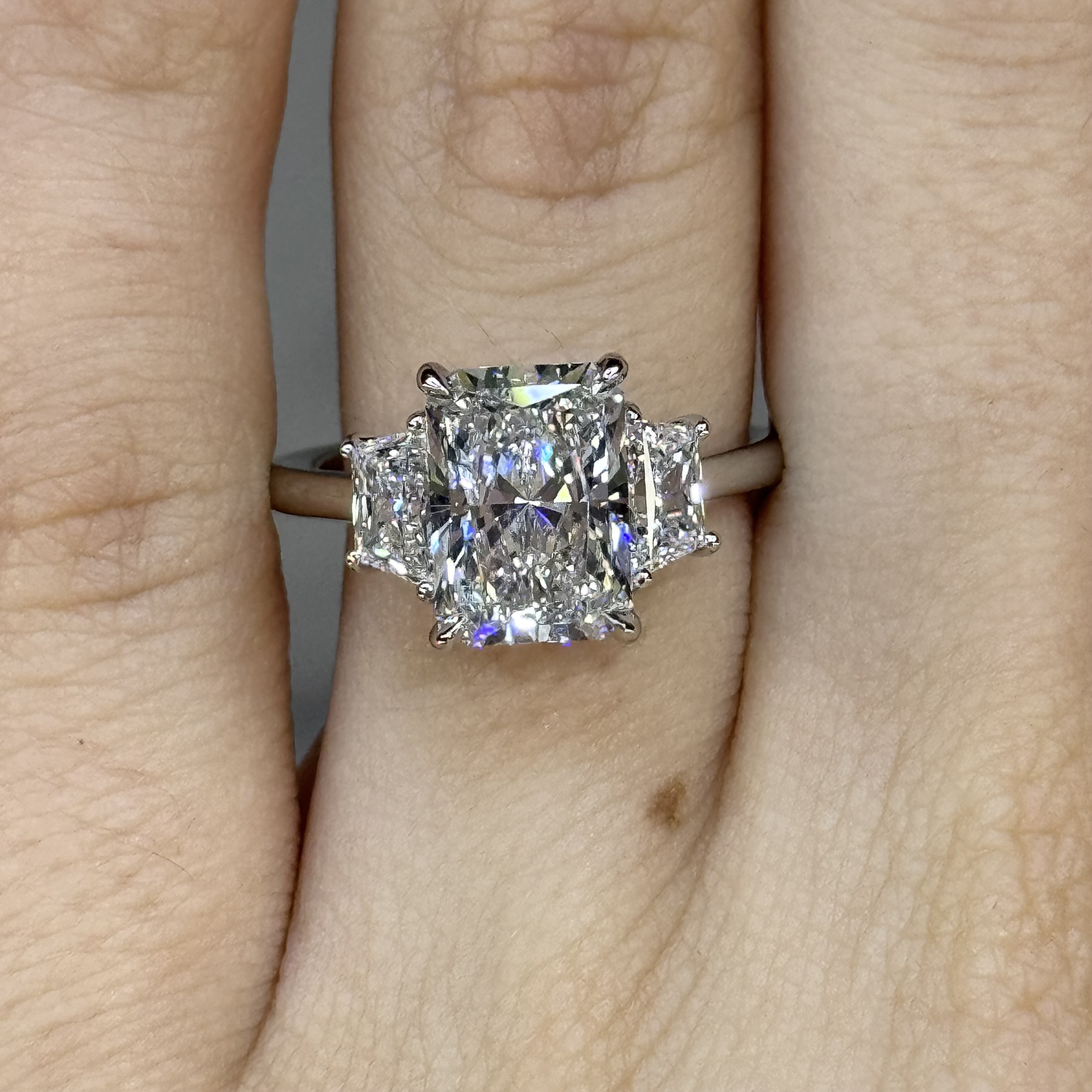 GIA 3.11ct E SI1 Radiant "Lori" Engagement Ring Image 2 Forever Diamonds New York, NY