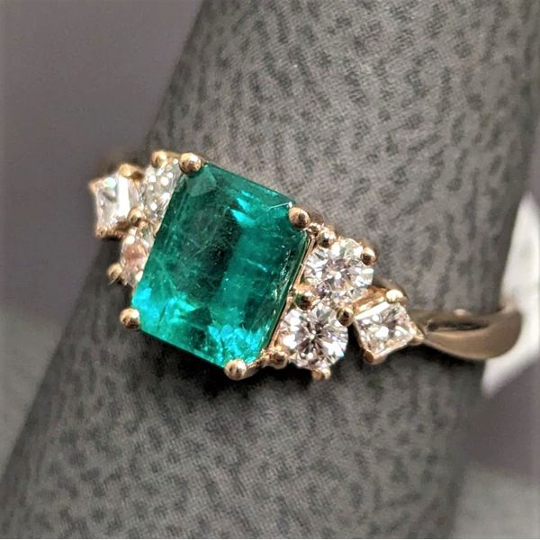 14ky Emerald Ring J. Morgan Ltd., Inc. Grand Haven, MI
