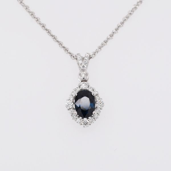 14 kt White Gold Sapphire Necklace