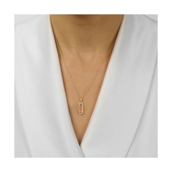 It's time for you to get your paperclip necklace!!! This 10 kt yellow gold 18 inch necklace features .10 carat diamond weight