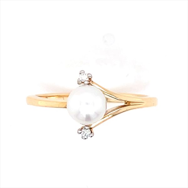 14 kt Yellow Gold Pearl and Diamond Ring 
