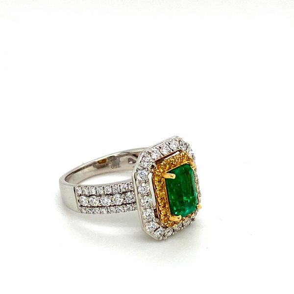 Emerald and Diamond Ring Image 3 Toner Jewelers Overland Park, KS