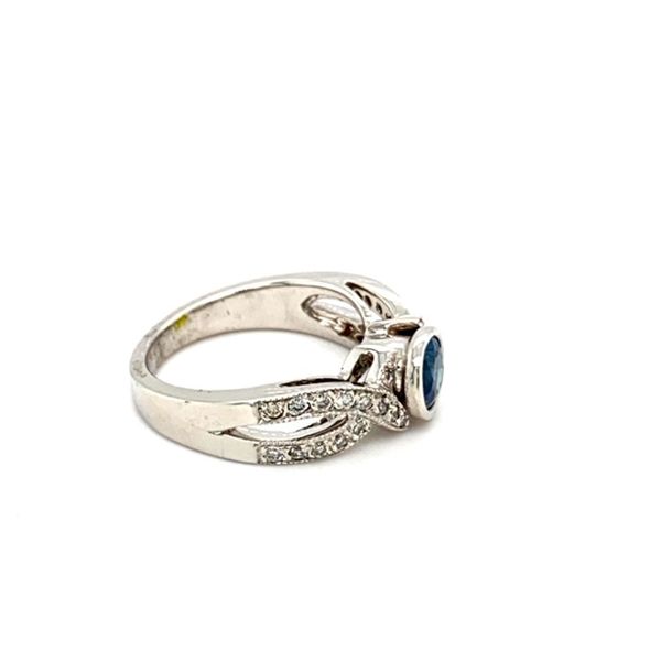 Round Sapphire Ring with Twisted Diamond Shank Image 4 Toner Jewelers Overland Park, KS